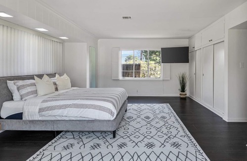 Tarzana House | King size Suit & pet friendly House w/Pool, Game Room, Cabana