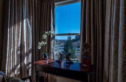 Salinas House | KING SUITE MINS MONTEREY CARMEL