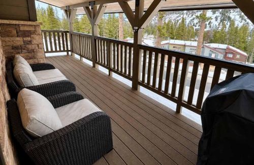 Kirkwood House | Kirkwood Mountainside Cottage Deck Walk to Lifts