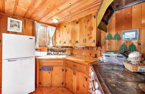 West Village Cabin | Knotty Pine Cabin Near Shaver Lake Sleeps 7