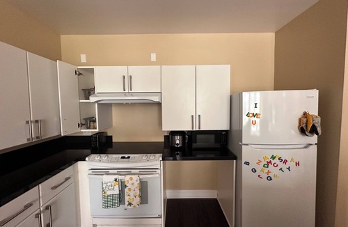 Wilshire Center Apartment | KTown 2BR - Parking, Pool, Walk to Metro