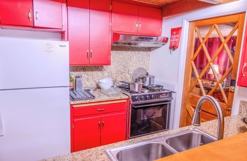 Camp Nelson Cabin | La Casa Manzanita—Massage Chair, Stargazing Deck, EV Charger, 2 Propane Firepits