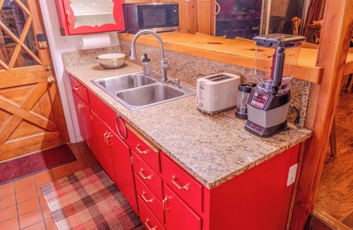 Camp Nelson Cabin | La Casa Manzanita—Massage Chair, Stargazing Deck, EV Charger, 2 Propane Firepits