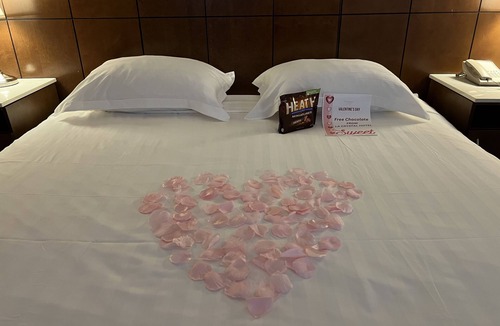 Rancho Dominguez Hotel | LA Crystal Hotel - Los Angeles Area