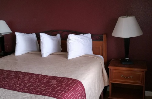 Los Banos Hotel | La Plaza Inn Los Banos