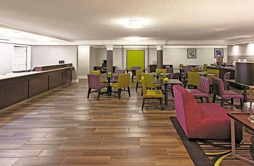 Downtown Hotel | La Quinta Inn by Wyndham Fresno Yosemite