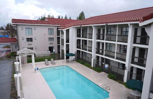 Downtown Hotel | La Quinta Inn by Wyndham Fresno Yosemite