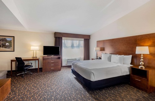 Hayward Hotel | La Quinta Inn & Suites by Wyndham Oakland - Hayward