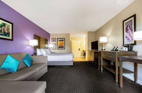 Pomona Hotel | La Quinta Inn & Suites by Wyndham Pomona