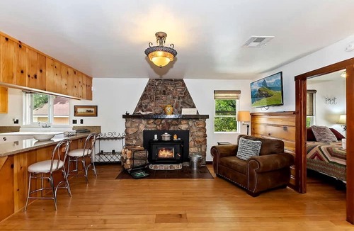 Big Bear Lake House | Lake Cabin with Fireplace and Barbecue Perfect for Water Sports in Big Bear Lake, California