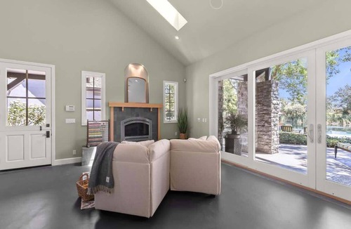 Davis House | Lake Cottage House with Pool at UC Davis