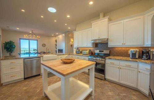 Bradley House | Lake Naci Estate w/Pool, swim up bar, 2nd hot tub, sleeps 18!