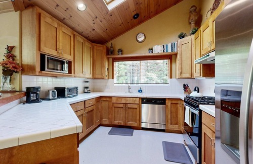 Comstock Acres Cabin | Lake Tahoe Cabin with Hot Tub, Private Studio & Yard - Near Resorts