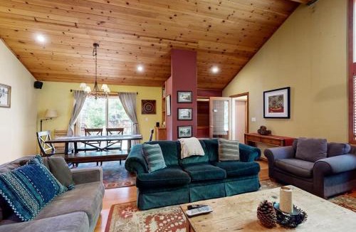 Comstock Acres House | Lake Tahoe Cabin with Hot Tub Private Studio & Yard - Near Resorts
