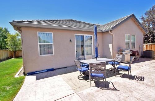 Reno House | Lake Tahoe Reno 4 Bedrooms Full Kitchen King Bed
