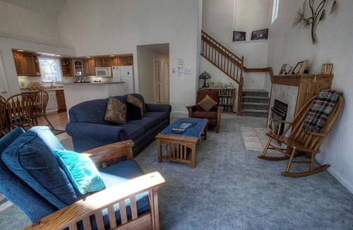 Tahoe Paradise Cabin | Lake Tahoe Serenity: Nice Cabin with Hot Tub for Your Family Retreat