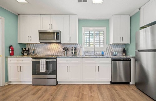 Hampton Cottage | Lake View: Cozy 2 BR Cottage Close to Atlanta