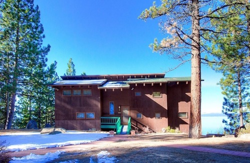 Glenbrook House | Lake View Glen 4 Bedroom Home by RedAwning
