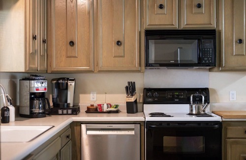 Bass Lake Cabin | Lakefront Bass Lake Home, Private Boat & Fishing Dock, Pines Village & Yosemite