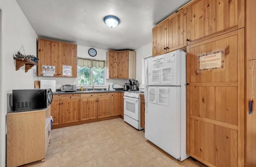 Nevada City Cabin | Lakefront Cabin w/Dock, Kayaks & Full Kitchen