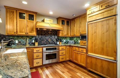 Groveland Cabin | Lakefront Cabin with Private Dock, Pool, Tennis Court and Balcony in Groveland, California
