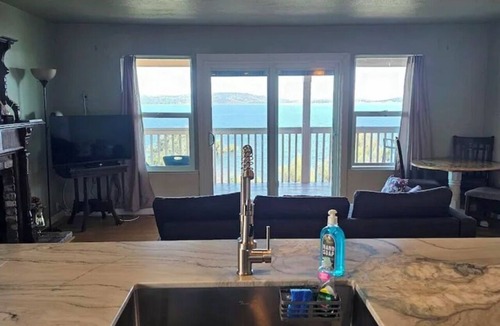 Granite Bay House | Lakefront! Folsom Lakefront home. 3-bedroom unit with AC lakefront Granite Bay