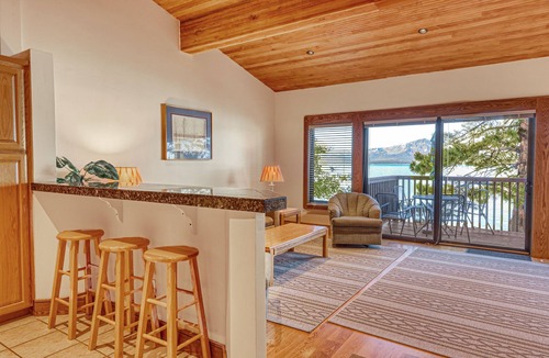 Zephyr Cove Condo | Lakefront getaway with Private beach access & balcony, sleeps 6