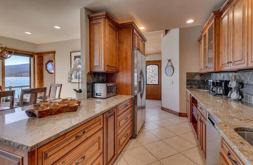 Tahoe Vista House | Lakefront | Hot Tub | Buoy | Walk to the Beach (Steeple)