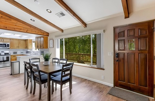 O'Brien House | Lakehead Corporate Retreat Near Shasta Sleeps 8