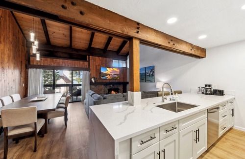 South Lake Tahoe House | Lakeland Village #475: Remodeled Family Haven
