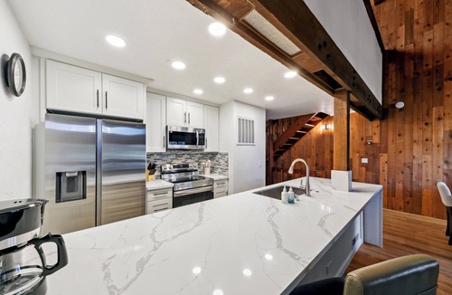 South Lake Tahoe House | Lakeland Village #475: Remodeled Family Haven