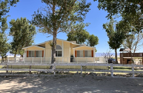 Olancha Cabin | Lakeside Cabin B in the Eastern Sierras