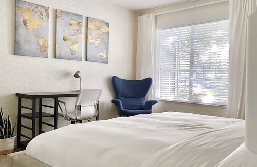 South Natomas Apartment | Lakeside Retreat - Hot Tub, Close to Downtown