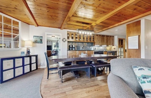 Bass Lake Cabin | Lakeside Serenity with Vintage Charm & Modern Comfort – Bass Lake, CA