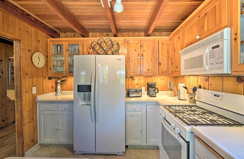 Cedar Glen Cabin | ‘Lakeview Lodge’ Fit for Groups < 1 Mile to Lake!