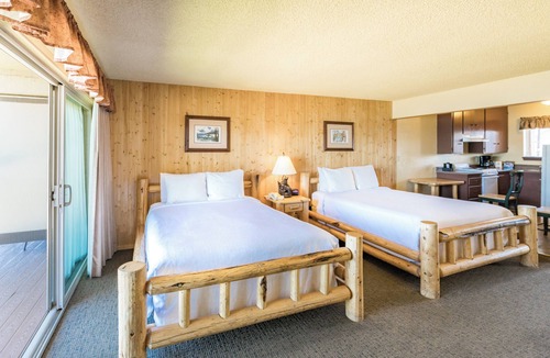 South Lake Tahoe Resort | Lakeview Lodge Room: 2 Queen Beds, Full Kitchen & Gas Fireplace | Private Beach