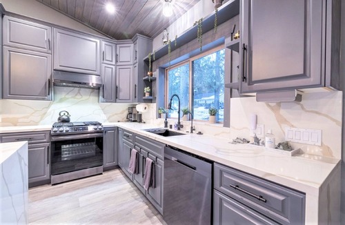 Boulder Bay House | ✦ Lakeview ✦ Modern ✦ BBQ ✦ Hot Tub ✦ Cabin @ The Big Bear Lake