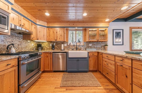 Tahoe Pines House | Lakewalk Lodge on the West Shore by Tahoe Getaways - Luxury Cabin, Dog Friendly, Sauna & HOA Beach