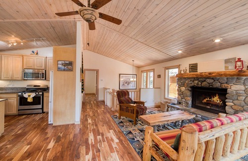 Brockway House | Landfall on the North Shore by Tahoe Getaways- Dog Friendly - Fenced Yard & Walk to Lake