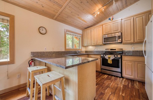 Brockway House | Landfall on the North Shore by Tahoe Getaways- Dog Friendly - Fenced Yard & Walk to Lake