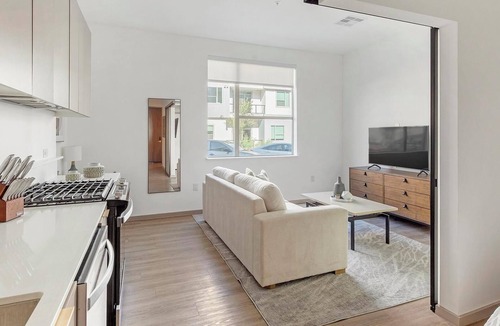 Spring Valley Apartment | Landing | Chic Studio, Pool, Gym