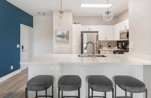 Rhodes Ranch Apartment | Landing | Modern 2BD, Gym, Clubhouse
