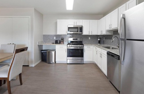 Whitney Apartment | Landing | Spectacular 1BD, Gym, Clubhouse