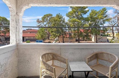 Paradise Apartment | Landing | Stylish 2BD, Courtyard
