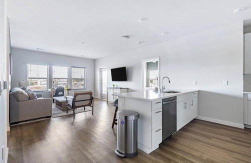 Santa Rosa Apartment | Landing | Stylish 2BD, Gym, Courtyard