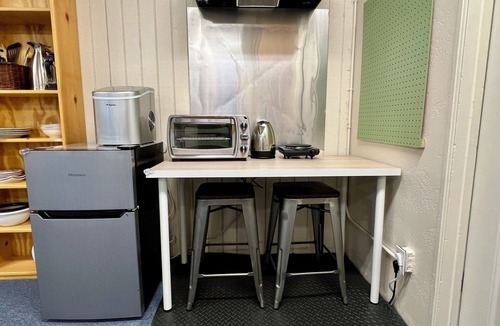 Frazier Park Apartment | Large 2 bedroom 1 bath temporary housing, can sleep up to 6 people. Quiet place