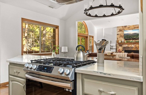 Lake Arrowhead House | Large 2 Story Home; Walk 2lake, Enclosed backyd w Running Stream; Dog Friendly!