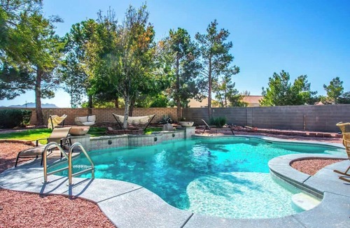 Henderson House | Large 4BR Beauty with Pool & Amazing Backyard!