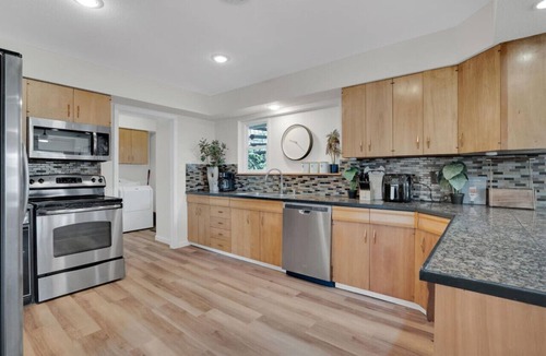 Fairfield House | Large 6 Bedroom Near Napa | Sleeps 12 l Game Room
