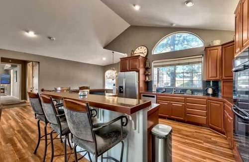 Montgomery Estates Cabin | Large 7BR+Bonus Room, Games, Near Lake, 13 Beds